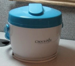 Crock-Pot on cubicle desktop