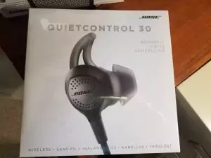 Box in which the Bose Earbuds arrived
