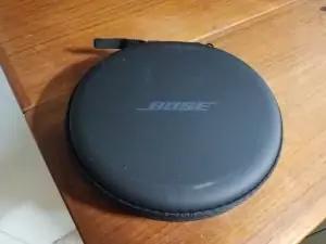 Bose QC30 case zippered shut