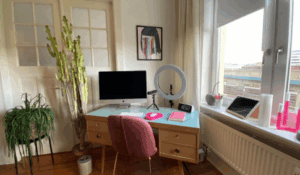 Feature Image Minimal Desk Setup