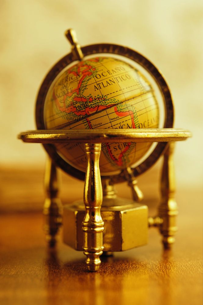 20D Vintage Desk GlobeDepositphotos 10214724 S