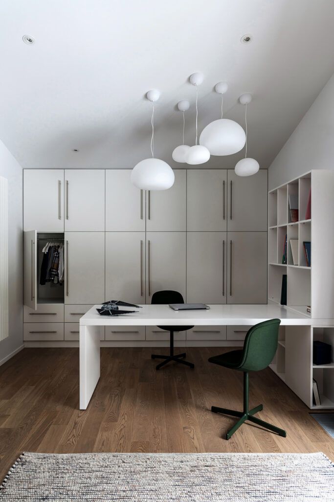 8I Monochromatic Workspace iStock 969089352