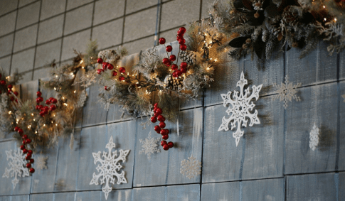 Feature Image Holiday Office Decor