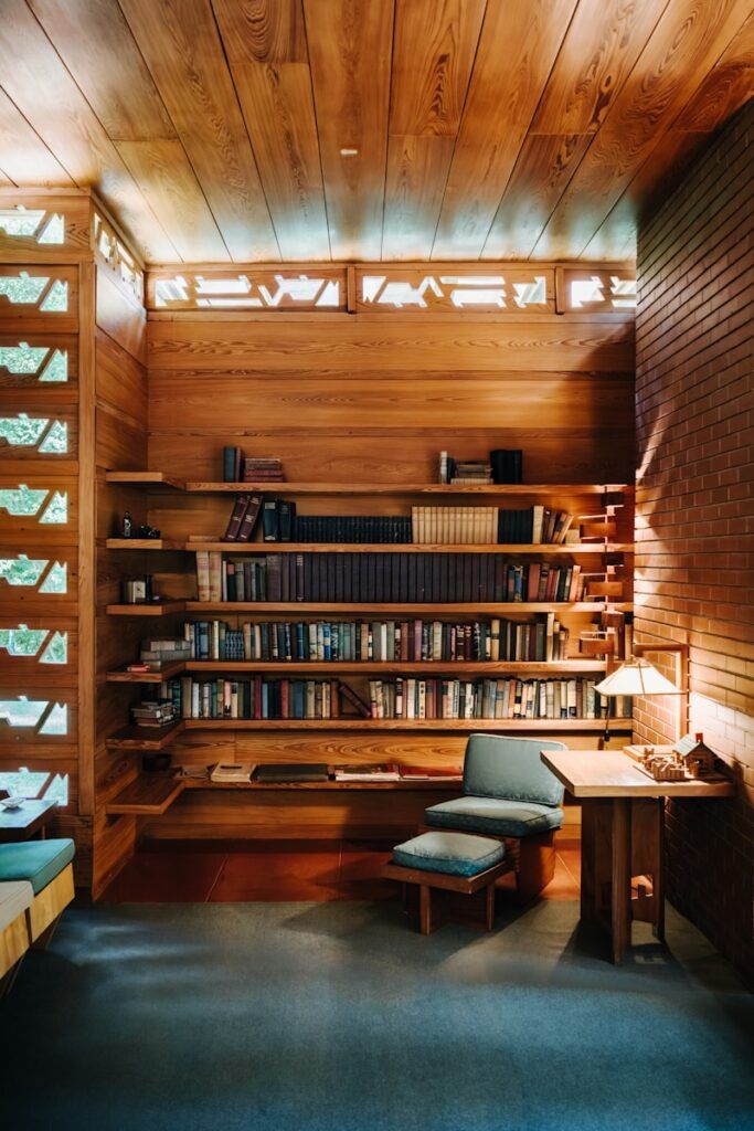 A room filled with lots of books and furniture