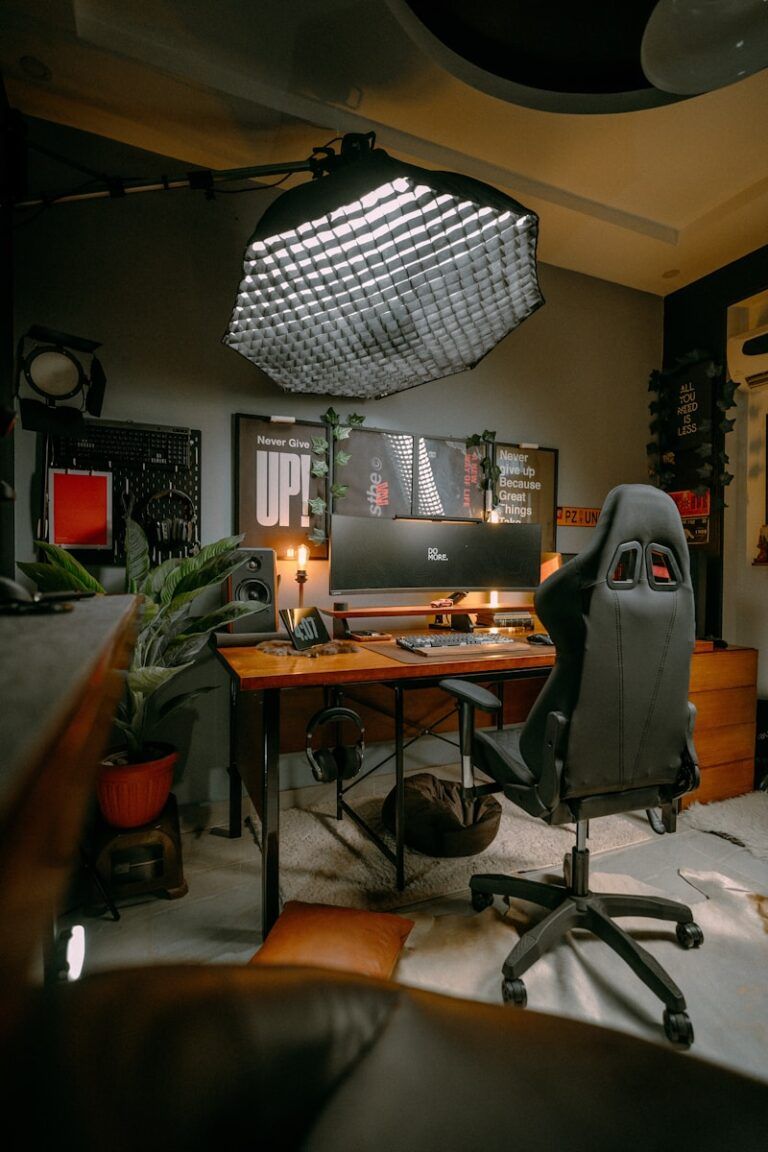30 Minimal Desk Setup Ideas For a Serene Home Office