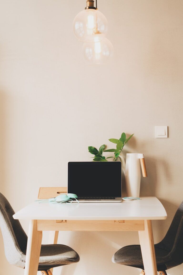 30 Minimal Desk Setup Ideas For a Serene Home Office