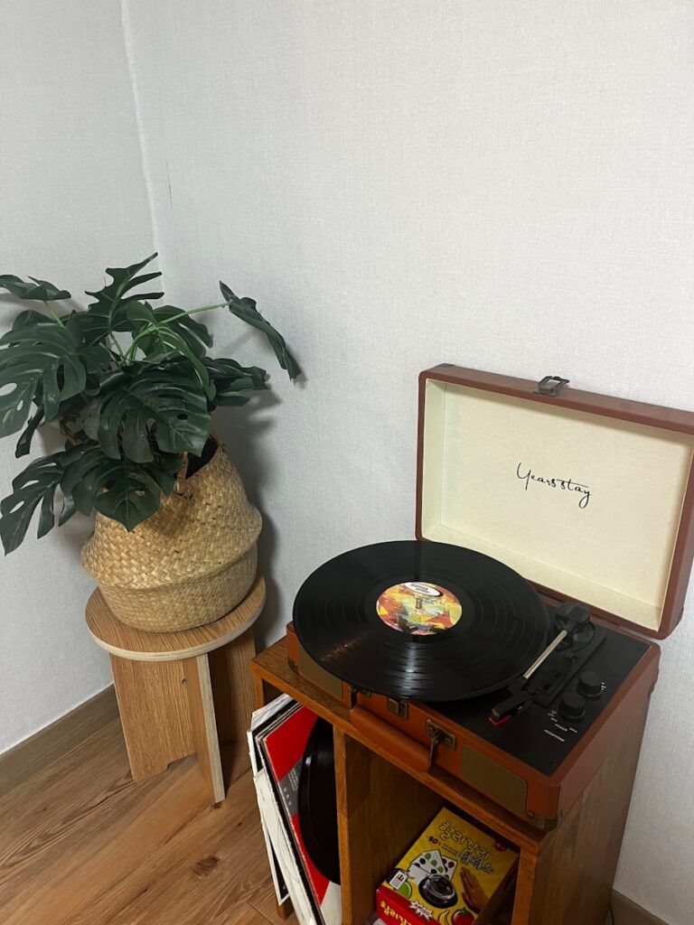 a record player sitting on top of a wooden table