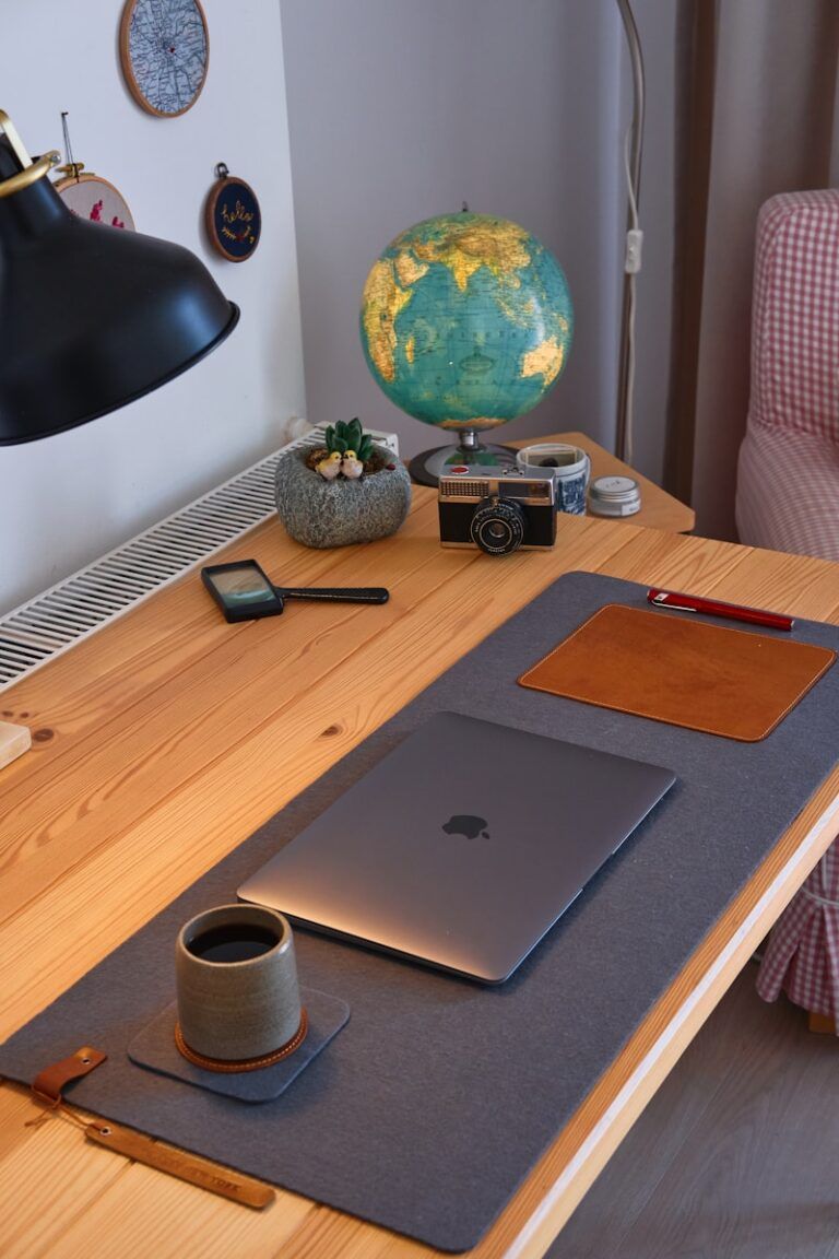 14 Kitchen Desk Ideas to Maximize Style and Function in One Space
