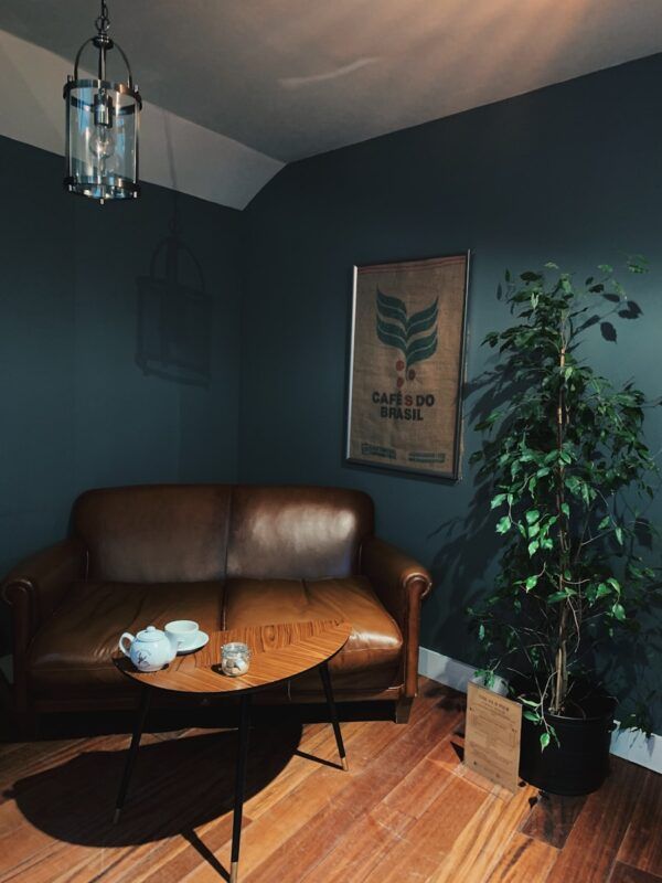 24 Ideas to Create a Cozy Therapy Office That Feels Safe and Soothing