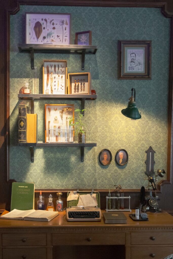 A room with a desk and a lamp