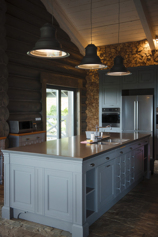 Cabin-Inspired Kitchen With a Statement Island