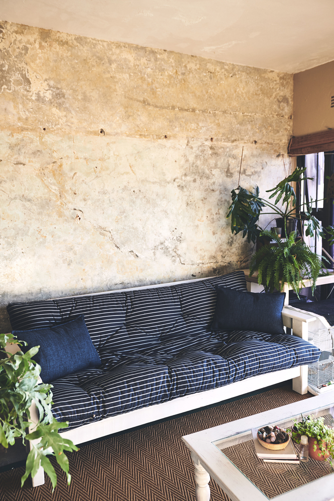 Weathered Walls With Relaxed Rustic Style